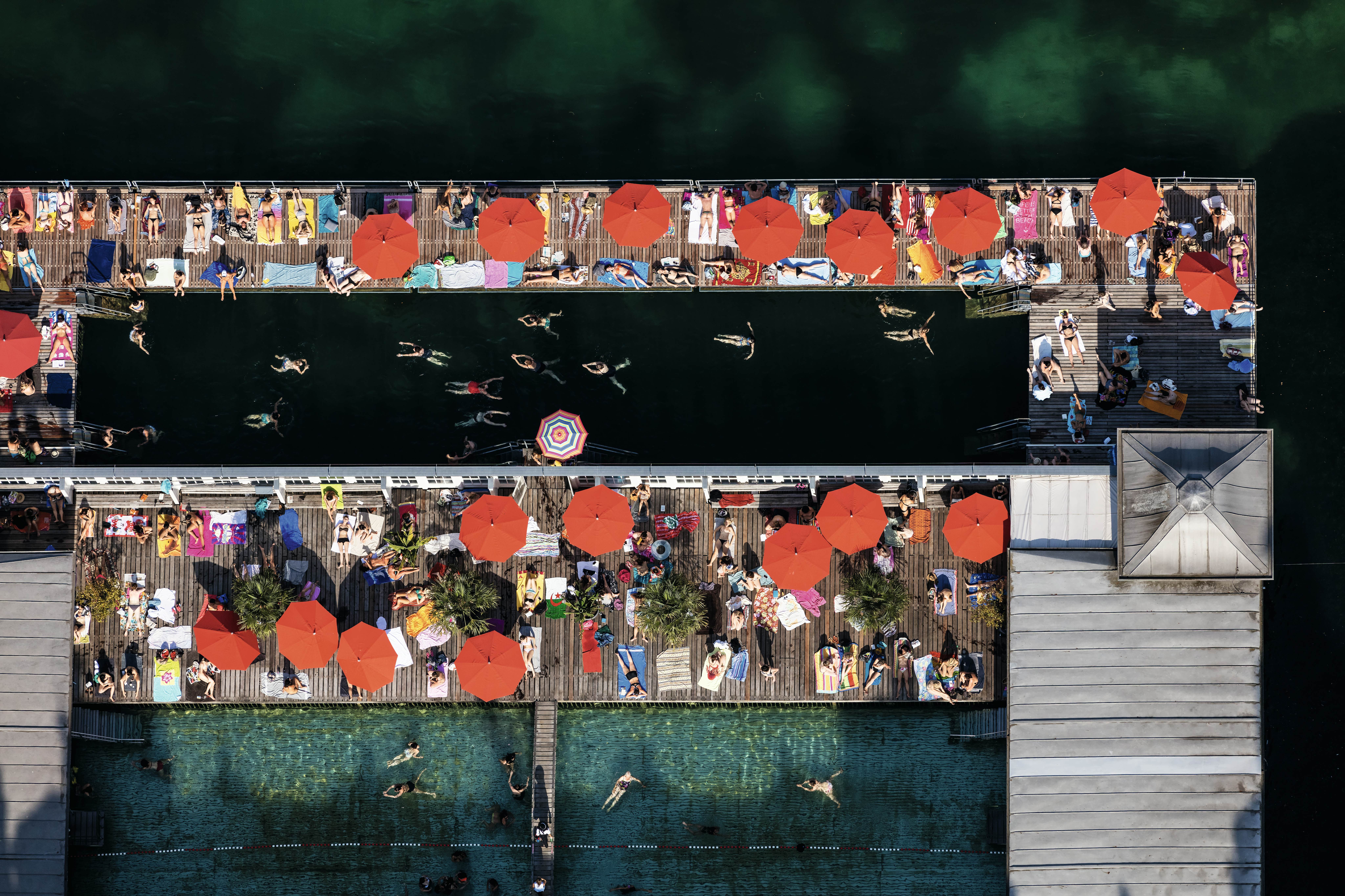 FRAUENBAD STADTHAUSQUAI.jpg